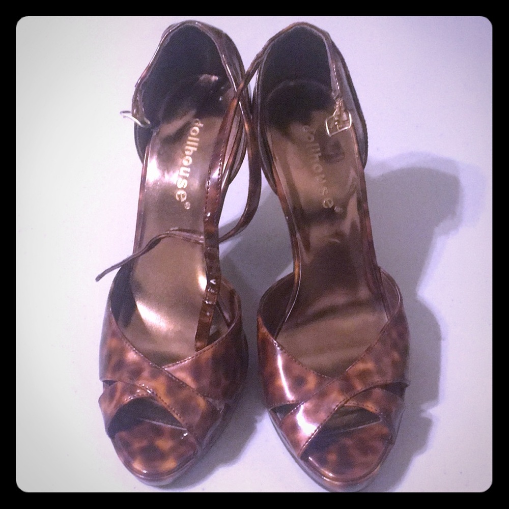 Classy Leopard Print High Heels w/ Ankle Strap